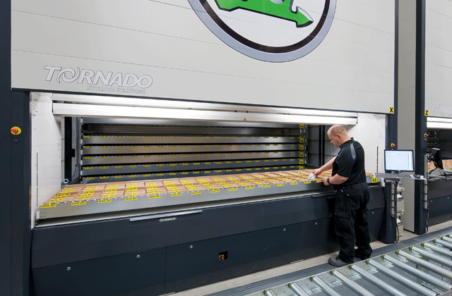 Lagerautomatiseringsløsninger for små lastbærere som esker, kartonger og småvarer